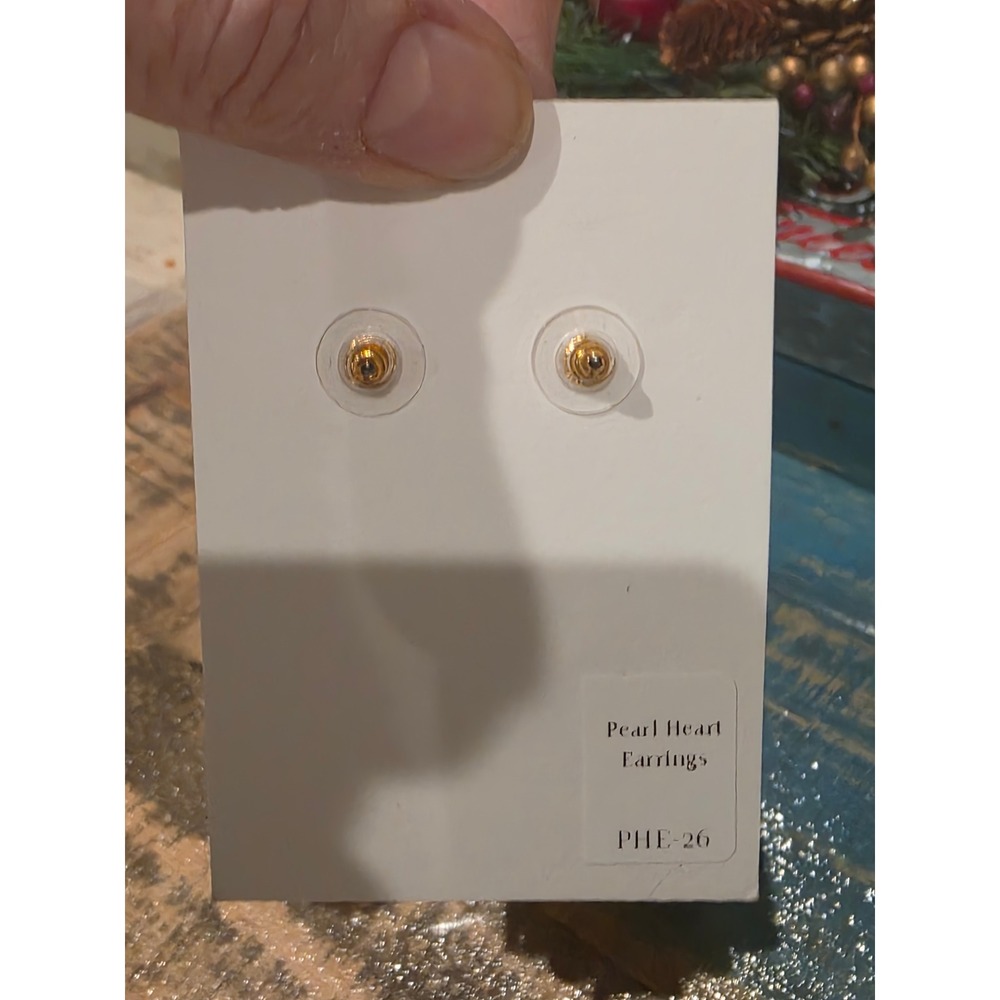 Mary Kathryn Design Pearl Heart Dangle Earrings Gold Tone - Picture 4 of 5